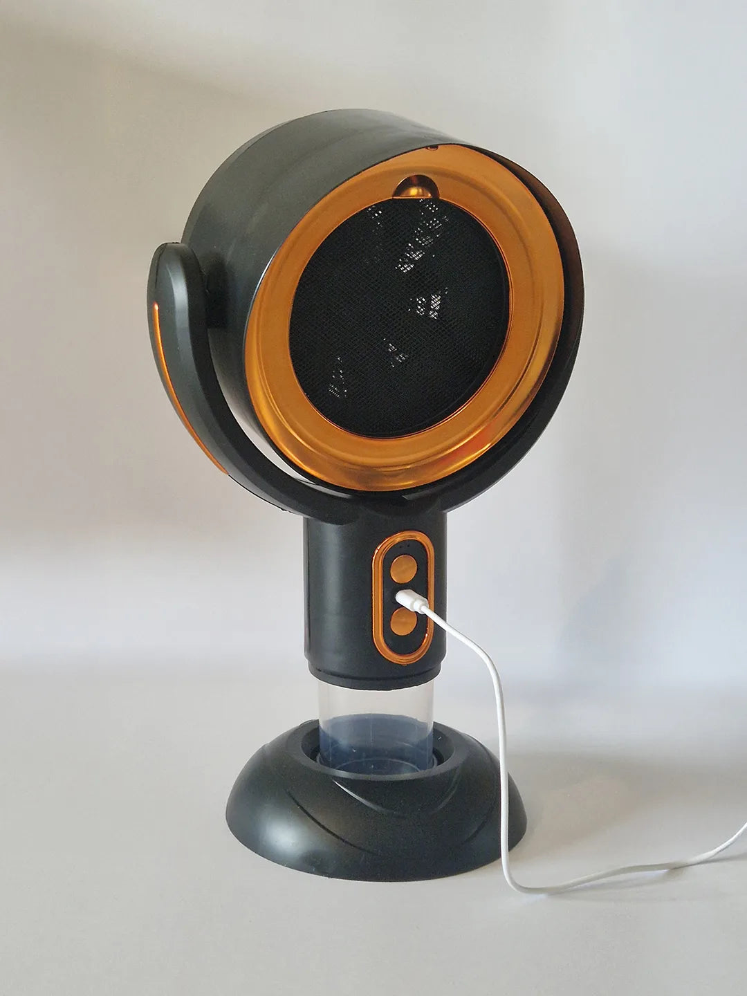 AERONIQ PureFlow™ – Kompakt konyhai elszívó (USB tápellátással), amit nem kell beszerelni.